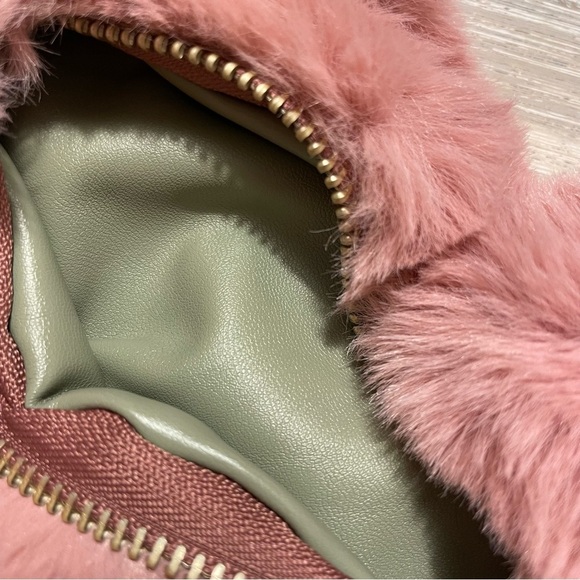 Fluffy Heart Purse w/Chain | Pink | Crossbody | Perfect Gift or Present - Picture 7 of 8